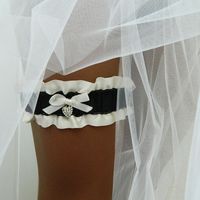 Свадебная подвязка "Миреия" - черно-белая лаконичная классика.