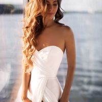 Бланти (AV)
Стильное свадебное платье из легкого атласа с необычной драпировкой на груди и вырезом в форме сердечка. Сексуальный разрез юбки делает платье еще эффектнее