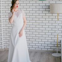 Элегантное платье с коротким рукавом и кружевной декольтированной спинкой.

Цвет: молочный
Размер: 42-44
Стоимость: 22.000
