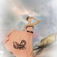 Подружка невесты со скорпионом