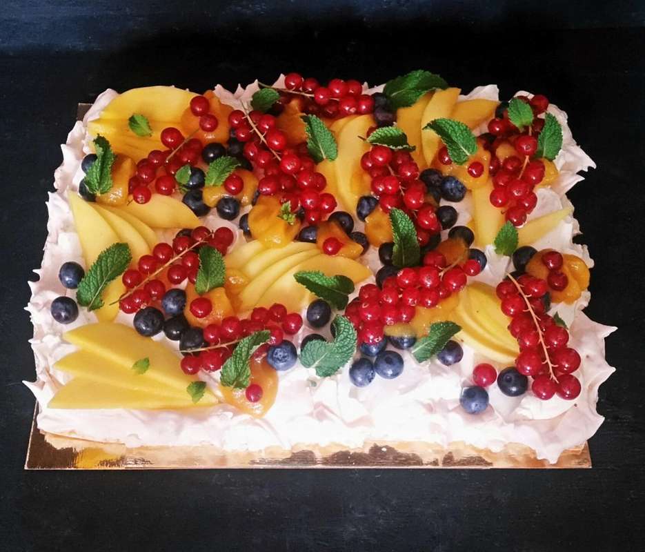 Торт "Павлова" с кремом сливки - маскарпоне, маракуйей, манго, голубикой, мятой и красной смородиной - фото 11932178 Невеста01