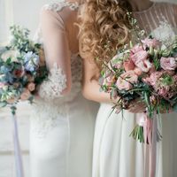 Букет невесты в голубых и розовых тонах.