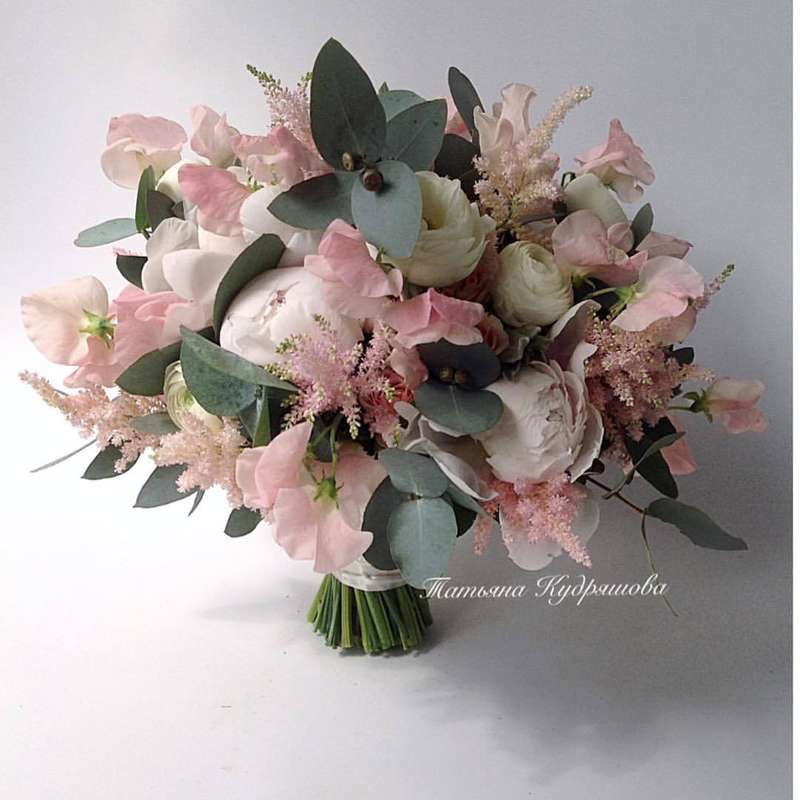 Букет невесты из пионов и пионовидных роз - фото 15034112 Цветочная мастерская Татьяны Кудряшовой