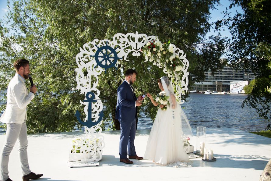 морская тема, морская свадьба, свадьба у воды, выездная регистрация, арка, синий - фото 15539732 Фото и видеосъёмка Fevish studio
