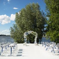 морская тема, морская свадьба, свадьба у воды, выездная регистрация, арка, синий