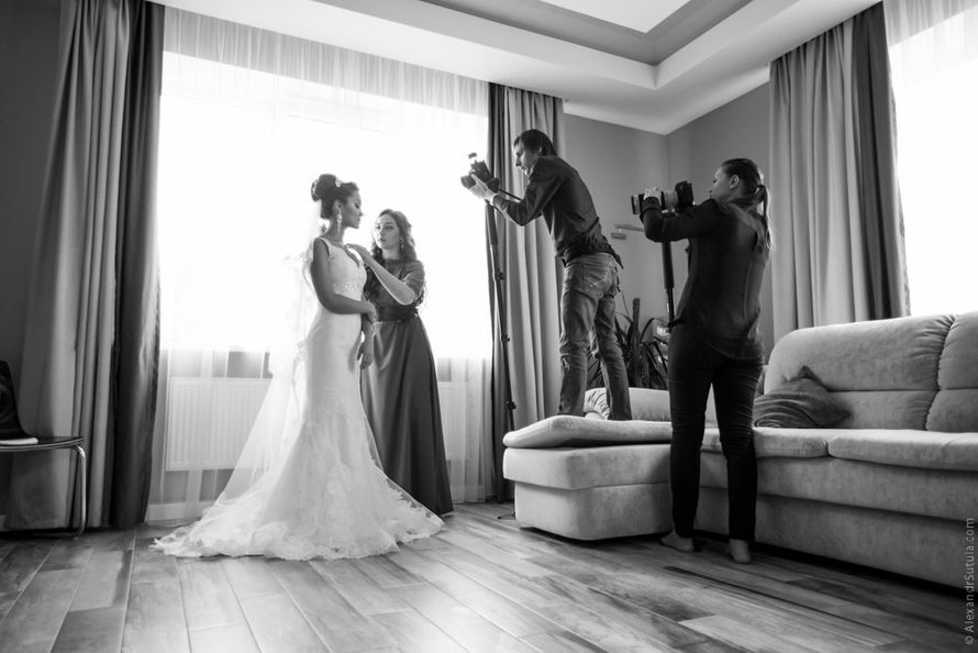 Снимаем сборы невесты - фото 8159336 Видеографы студии - Step-Wedding