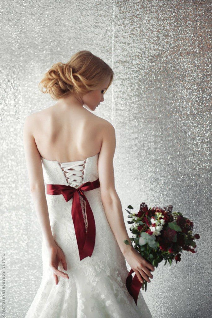 Фотограф: Юлия Романченко
Стилист: Анна Сартакова
Украшение в прическу и пояс: Татьяна Лазарева
Флорист: Елена Городилова
Платье: свадебный салон Сomplicite
Модель: Маргарита Смирнова
Локация: интерьерная фотостудия For2 - фото 8986132 Декор и флористика от Елены Городиловой 