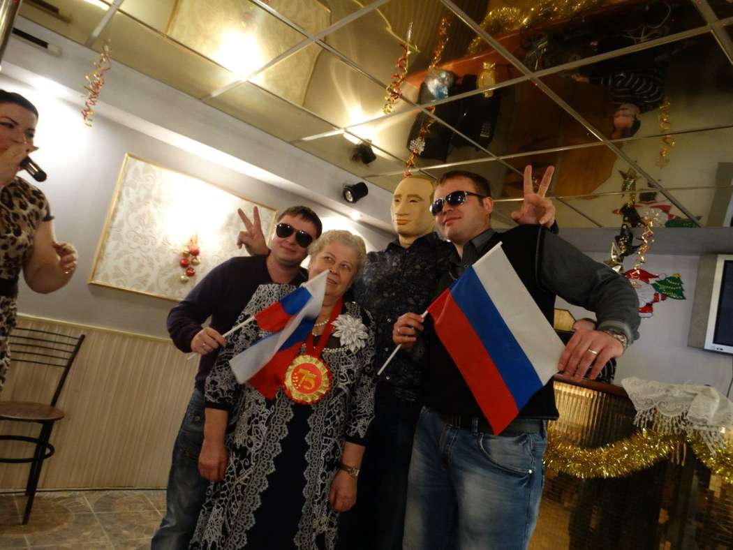 В.В. Путин поздравил бабулечку с юбилеем)) - фото 9099638 Ведущая Виктория Маршева