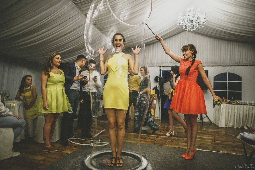 Фото 9322970 в коллекции Свадьбы 2015 - Ольга Морунова - Шоу гигантских мыльных пузырей
