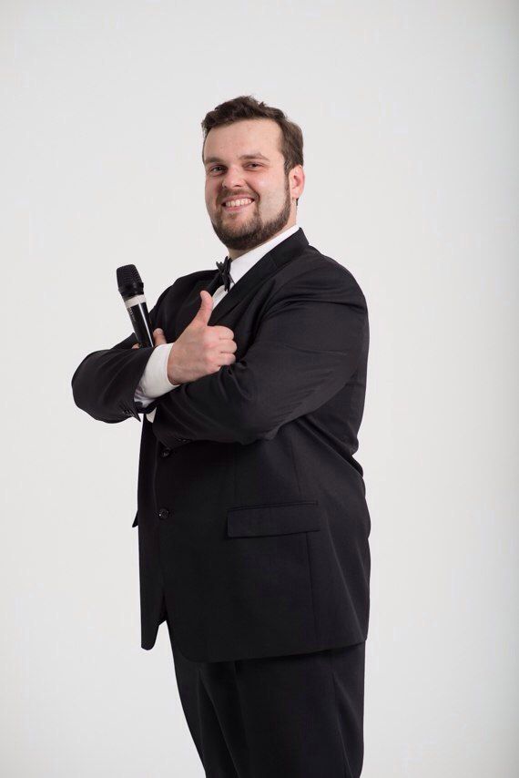 Солист театра. Ведущий солист. Картинки профессии певец, ведущий, организатор праздника. Артисты камерного театра нижний новгород. Кинг певец ведущий.