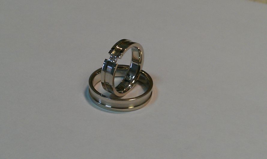 Обручальные кольца с бриллиантом - фото 8234818 Ювелирная мастерская CaratPlus
