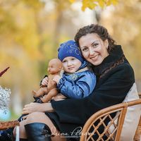 Фотопроект "Уютная осень"
Красавица Анастасия со своей семьёй
Идея и оформление фото-зоны: студия декора  "Special Event" 
Фотограф: Ирина Петрова
