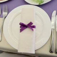 Каждая салфетка украшена изящной атласной лентой.
Фотограф: Алеся Ковальчук 