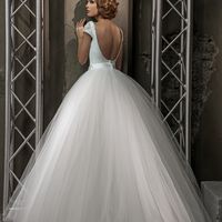 Новое поступление! Платье с невероятно красивым вырезом на спинке Naviblue Bridal 14177. Атласный верх украшает вырез сердечком и изящные плечики 