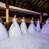 Показ свадебных платьев