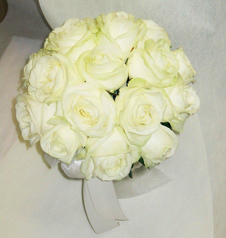 Букет из крупных белых роз. Цена  см.  - фото 10699480 Салон цветов "Надежда"