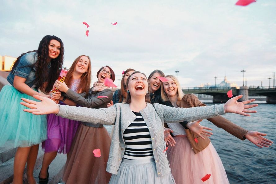 #Girlfriends and #bride #celebrate #henparty before the #wedding