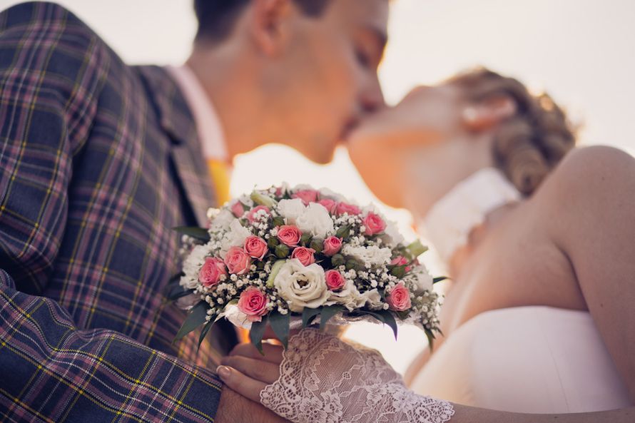 Букет невесты из белых эустом и гипсофилы, зеленого эвкалипта и ярко-розовых мелких кустовых роз  - фото 1118275 Фотограф Sergey Armada