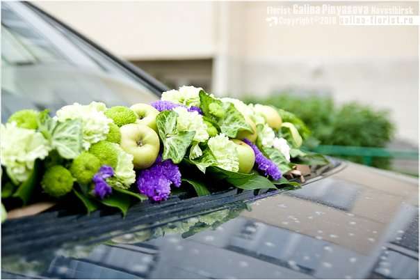 Бело- фиолетовая гирлянда с яблоками - украшение для свадебного авто. - фото 577336 Бубоша