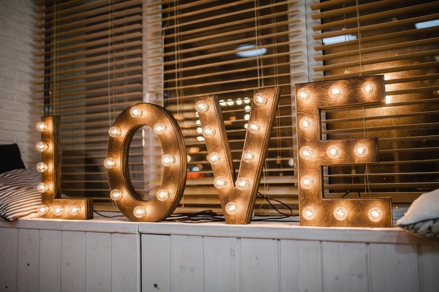 Объемные буквы в стиле лофт "Love"
