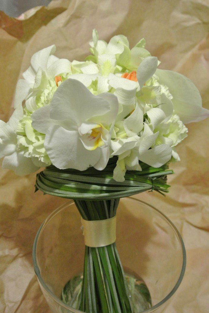 Букет из гвоздики и орхидеи с розой - фото 1938059 Флористическое оформление свадеб "Рай Цветов"