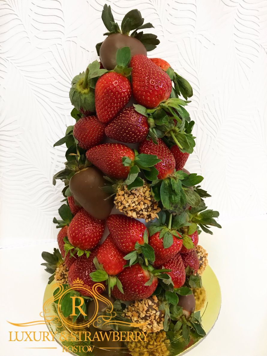Клубничная башня (количество ягод от 40 до 55 шт.) - фото 17866584 "Luxury & Strrawberry" - клубника в шоколаде