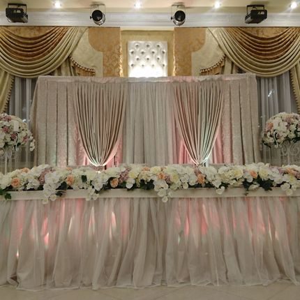 Оформление свадебного стола и зала