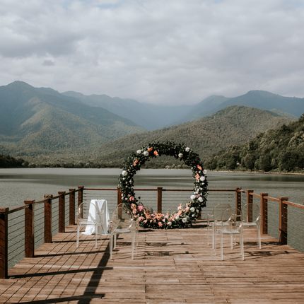 Организация свадьбы на берегу горного озера
