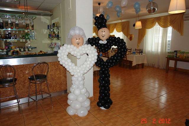 Оригинальные свадебные фигуры из воздушных шаров - фото 1010387 Праздник-проказник - проведение свадьбы