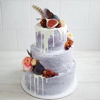 Многоярусный свадебный торт с фруктами