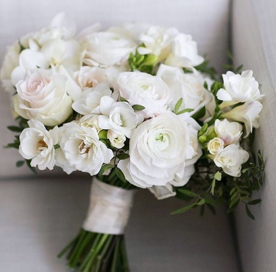 Букет из пионов и бутоньерка