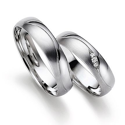 Обручальное кольцо с бриллиантом W0086