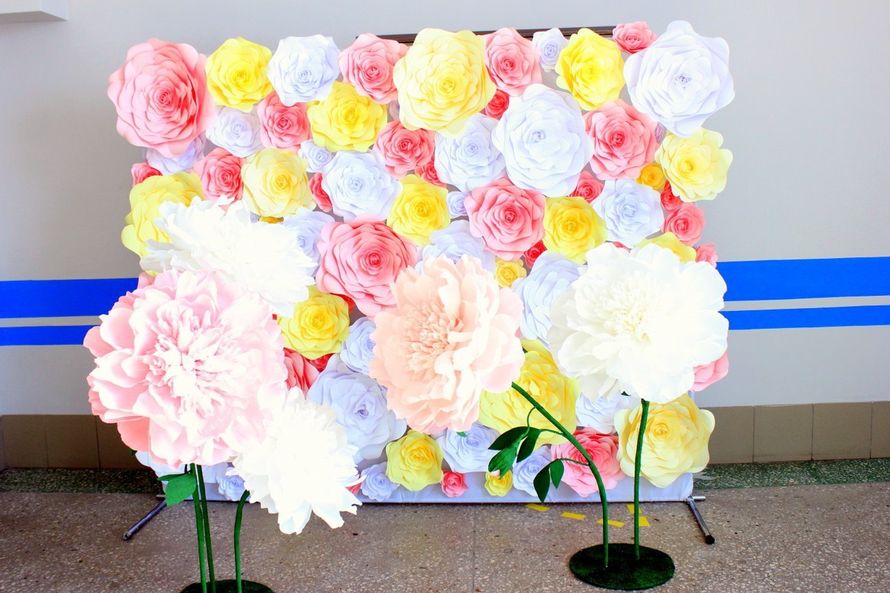 Стена из цветов в оформлении фотосессий