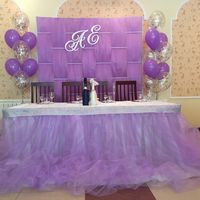 Оформление зала в фиолетовом цвете