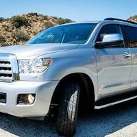 237 Внедорожник Toyota Sequoia серебристая в аренду 