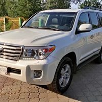 Аренда Toyota Land Cruiser 200 (белый)