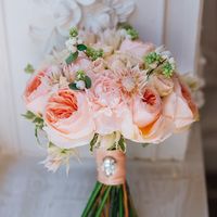 Букет невесты в персиковых оттенках