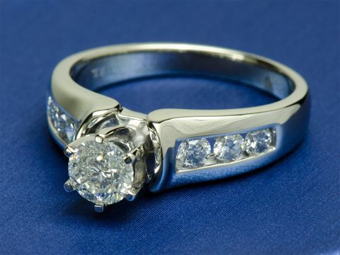 Золотое кольцо с бриллиантами 1.02 карат