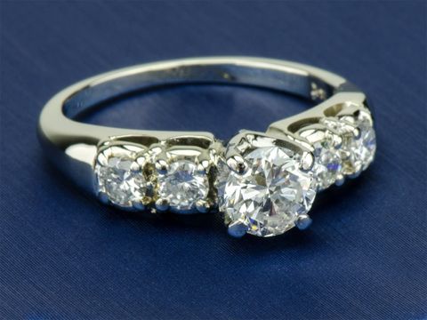 Золотое кольцо с бриллиантами 1.05 карат